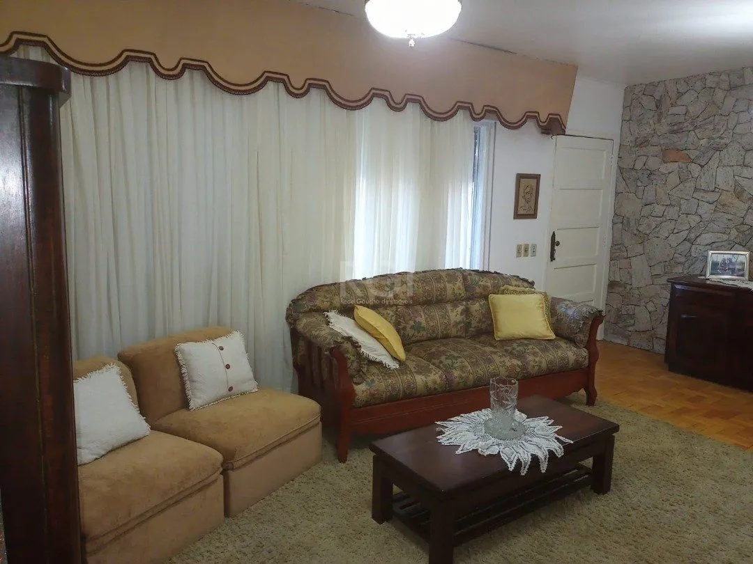 Imagem Casa para Venda - 220m², 3 dormitórios, sendo 1 suites, 1 vaga - Camaquã