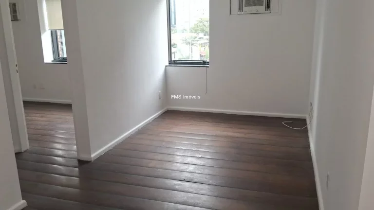 Imagem Conjunto Comercial de Alto Padrão à Venda em Indianópolis, São Paulo-SP: 6 salas, 2 vagas, 80m² de Área!