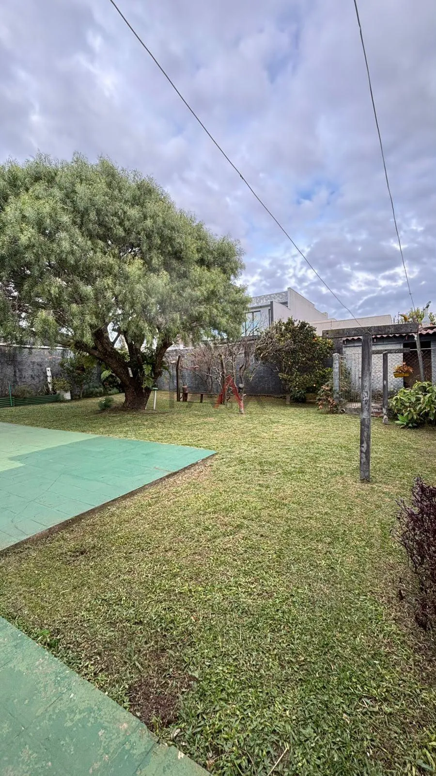 Imagem Casa Aconchegante de Madeira com Terreno à Venda - Santana, Guarapuava - PR