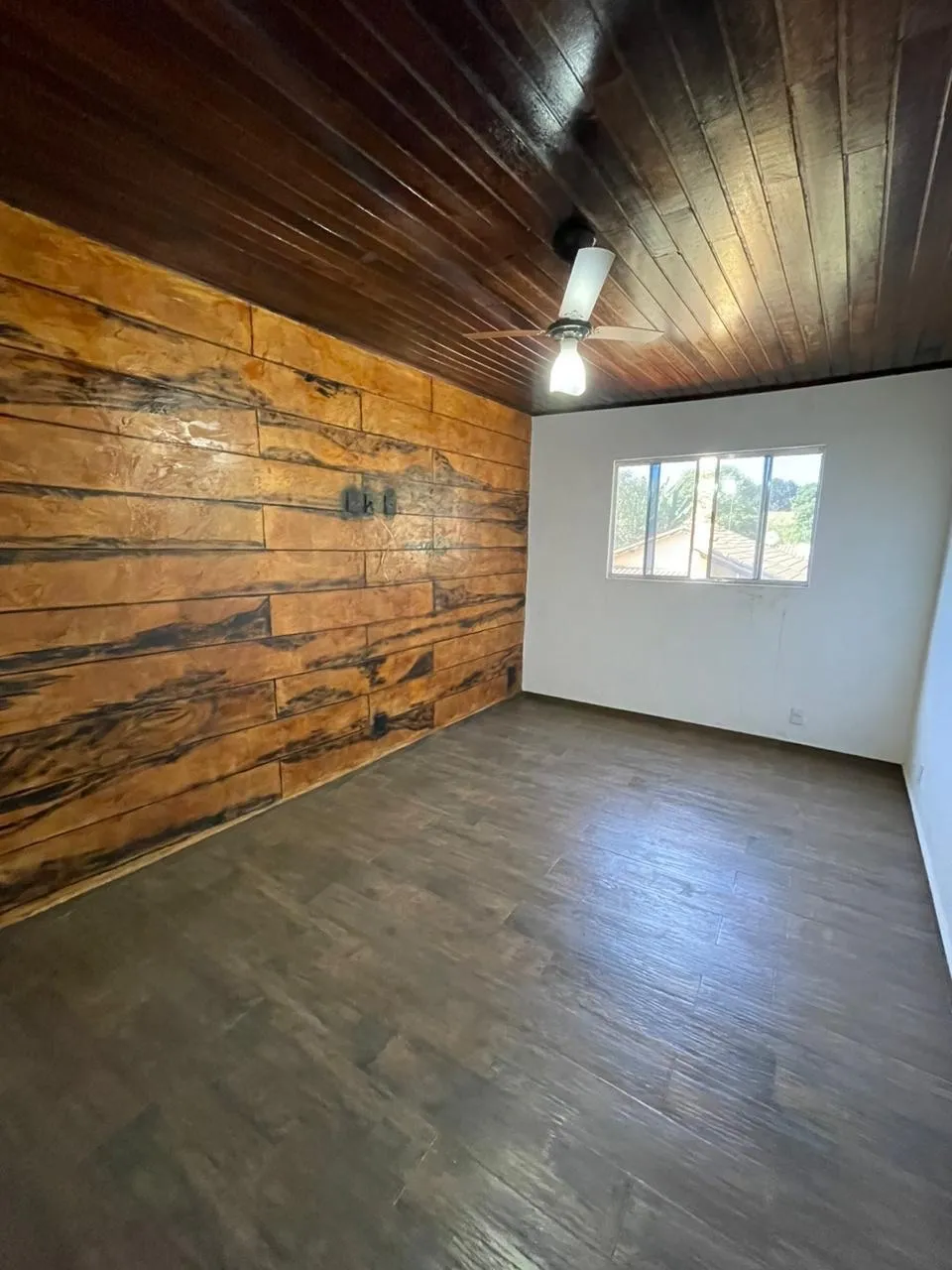 Imagem Chácara à venda com três construções no terreno sendo uma semi nova, Goiabal, Pindamonhangaba, SP