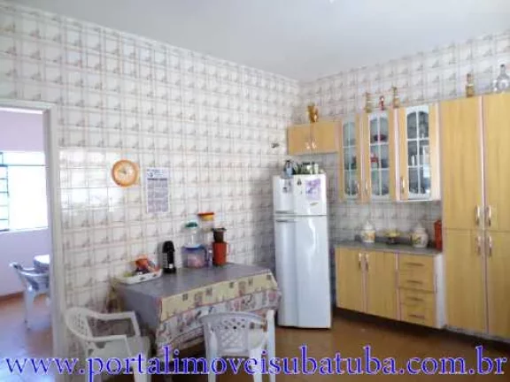Imagem AT: 480m2 - AC: Aprox: 200 m2 - Esquina - 600 mts da Praia.