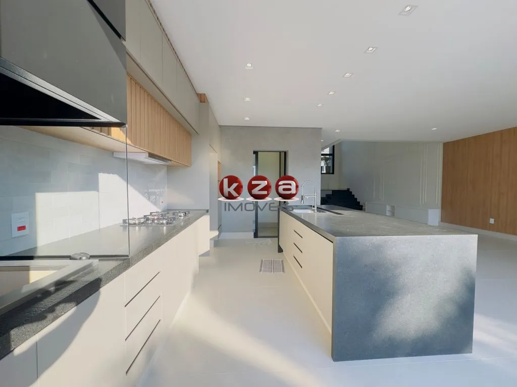 Imagem Imóvel de alto padrão em condomínio fechado: casa com 3 suítes e 2 vagas na melhor localização de Valinhos-SP, Condomínio Villa do Sol.