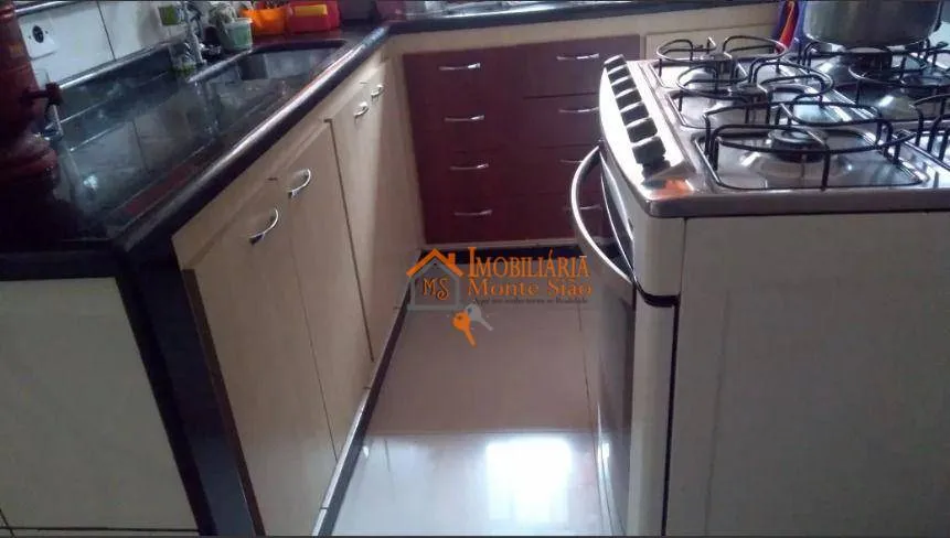 Imagem Sobrado com 3 dormitórios à venda, 200 m² por R$ 954.000,00 - Cidade Soberana - Guarulhos/SP