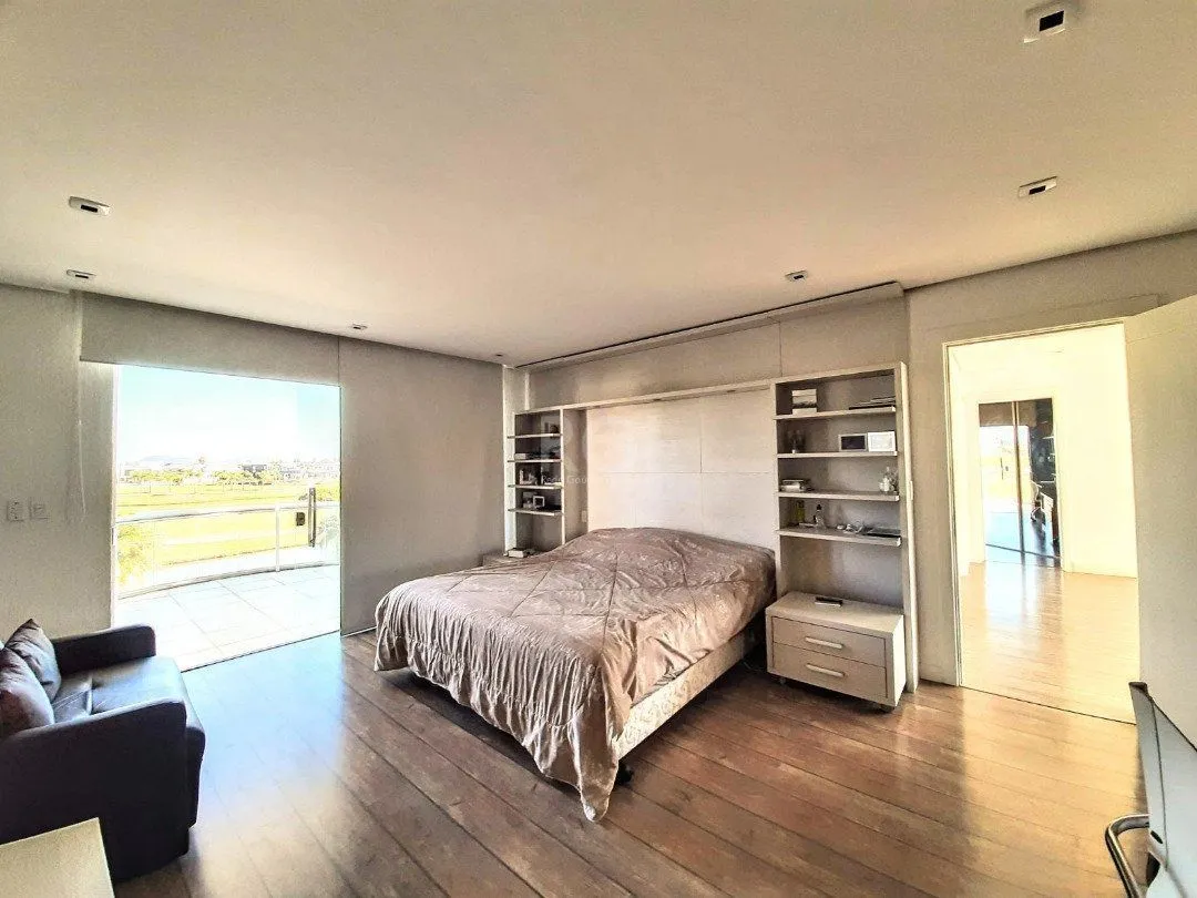 Imagem Casa Condominio para Venda - 470m², 4 dormitórios, sendo 3 suites, 3 vagas - Terra Ville