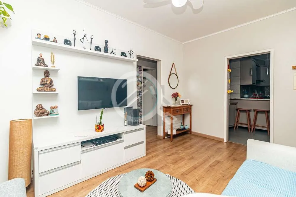 Imagem Descubra o charme deste apartamento totalmente reformulado, localizado no vibrante bairro de Petróp...