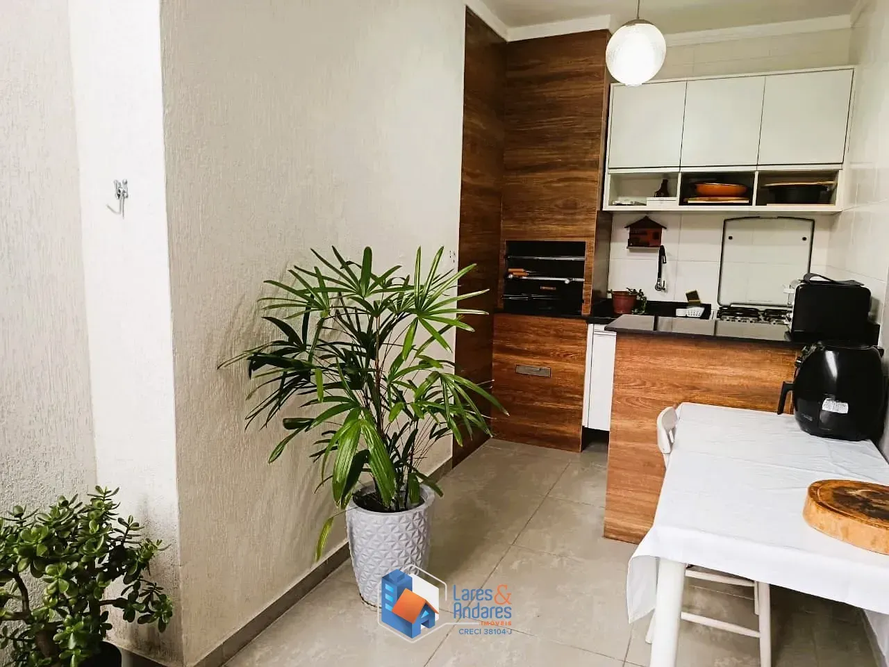 Imagem SOBRADO IMPECÁVEL À VENDA COM 250 M², 3 DORMS (1 SUÍTE), COZINHA INTEGRADA COM ÁREA GOURMET, MÓVEIS PLANEJADOS E 2 VGS - VILA PRUDENTE, SÃO PAULO, SP.