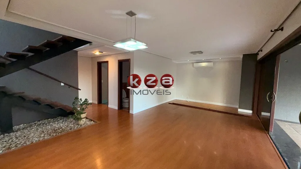 Imagem Casa em Condomínio de Alto Padrão na Vila Faustina II em Valinhos-SP - 3 Quartos, 1 Suíte, 2 Salas, 4 Banheiros, 4 Vagas - 212m².