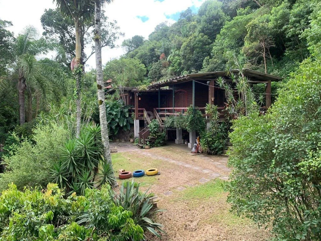 Imagem Terreno de 5.280 m², com 3 casas, no bairro Ponta Grossa, em Porto Alegre.