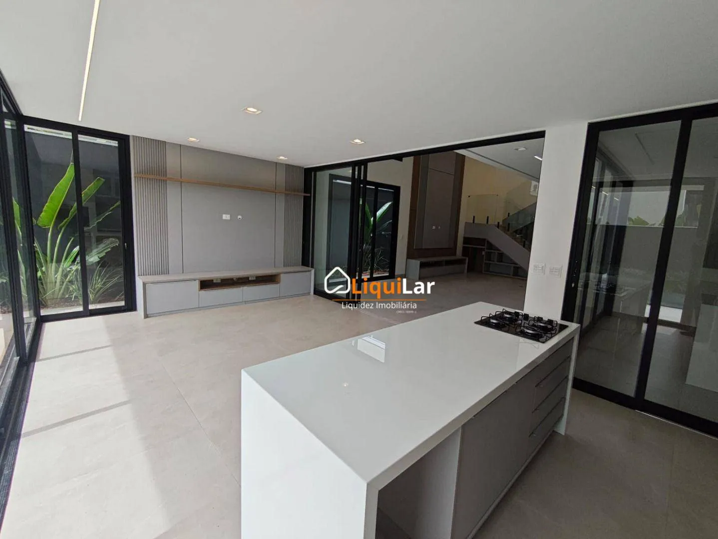Imagem Sobrado de Alto Padrão no Alphaville II com 4 Suítes, Piscina e Suíte Master com Closet