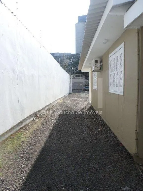 Imagem Casa Comercial com pavilhão de 294,03m² no bairro São Geraldo -Porto Alegre