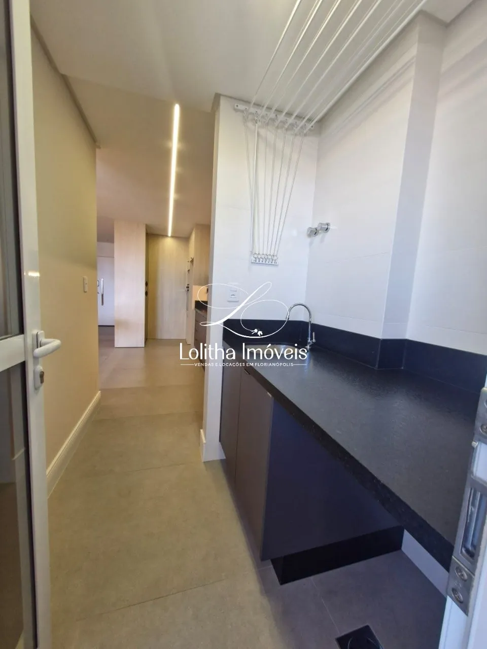 Imagem APARTAMENTO DE LUXO COM 3 SUÍTES, SEMI MOBILIADO À VENDA NO KOBRASOL - SÃO JOSÉ/SC.