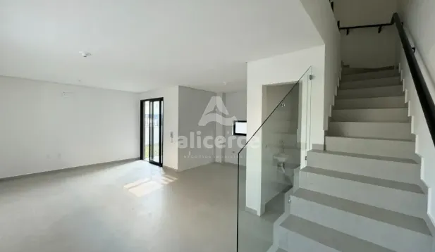 Imagem Sobrado em Condomínio Fechado - 2 Dormitórios sendo 2 Suítes - com Vista para o Morro do Cambirela - Nova Palhoça