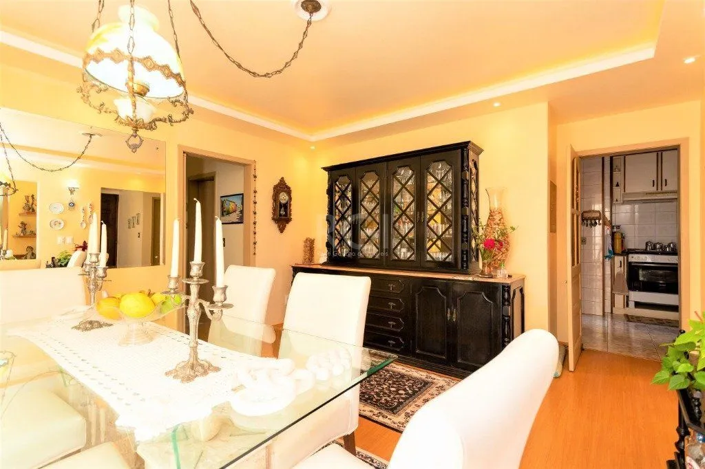 Imagem Casa para Venda - 228m², 4 dormitórios, sendo 1 suites, 5 vagas - Teresópolis