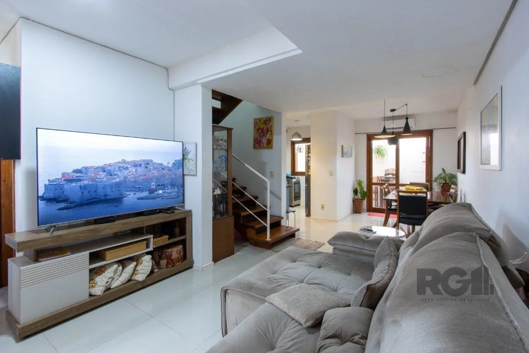 Imagem Excelente oportunidade de casa à venda em condomínio fechado no Reserva Guarujá, localizado na Avenida da Serraria em Porto Alegre.