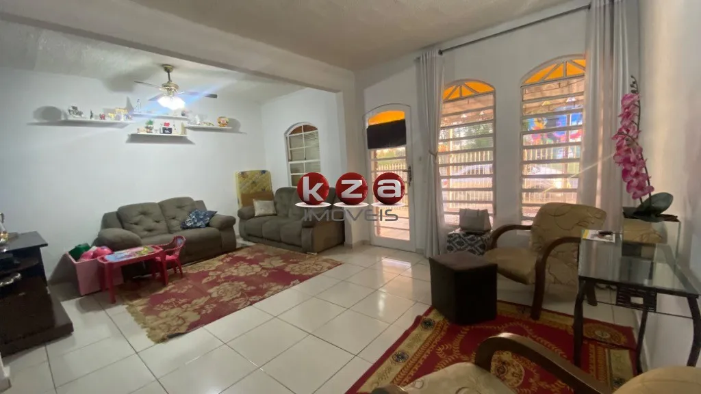 Imagem Imperdível oportunidade: Casa à venda em Valinhos-SP, bairro Jardim Santo Antônio! 2 quartos, 1 suíte, 1 sala, 3 banheiros, 3 vagas de garagem, 163 m².
