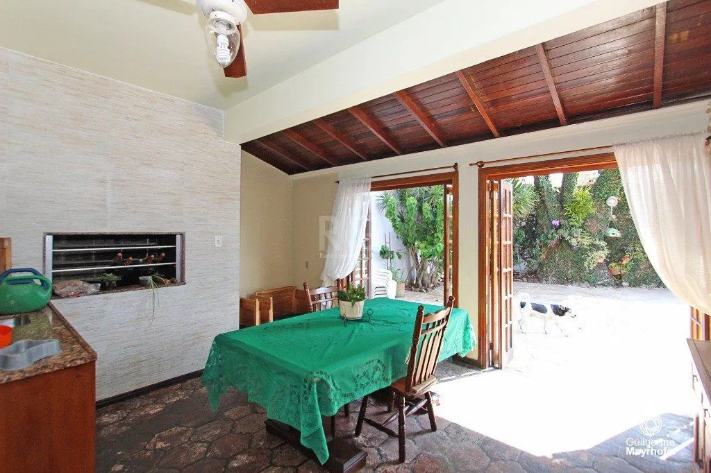 Imagem Casa para Venda - 326m², 3 dormitórios, sendo 3 suites, 4 vagas - Glória