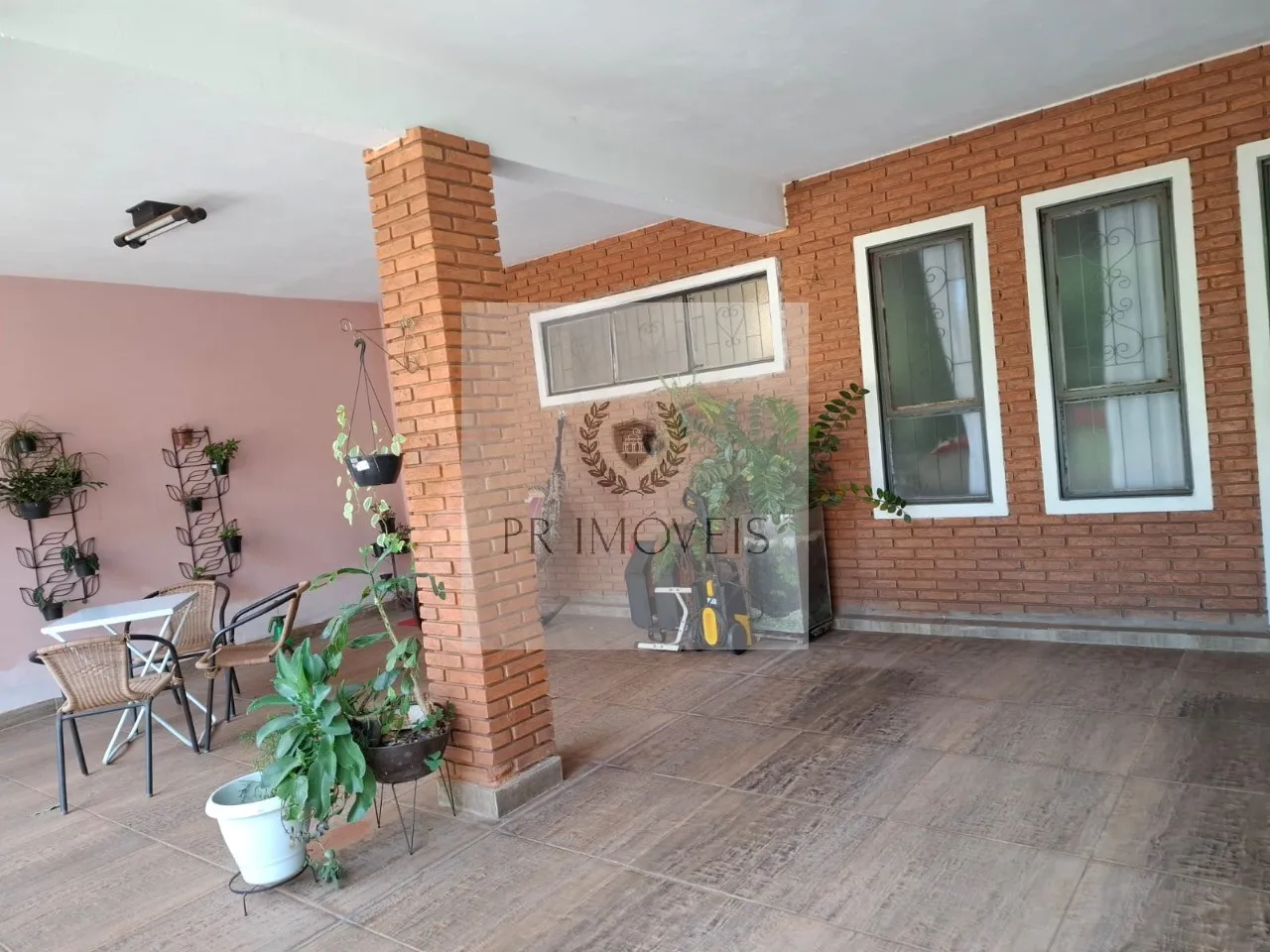 Foto do imóvel Oportunidade única: Casa à venda em Araraquara-SP, no Jardim Martines, com 3 quartos, 2 banheiros, 2 vagas de garagem e 169,95 m².