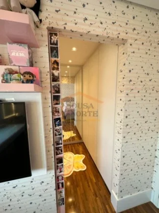 Imagem Apartamento alto padrão, 215m², 4 dormitórios, sendo 3 suítes, escritório, sala ampla para dois...