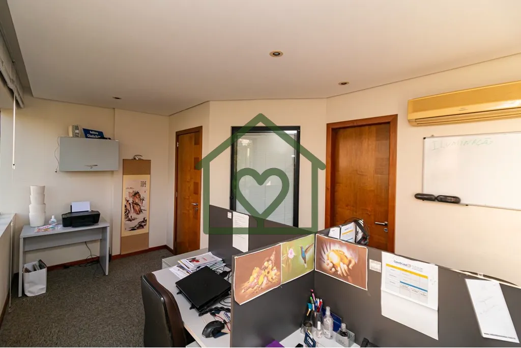 Imagem Excelente oportunidade de sala comercial mobiliada no polo jurídico! Ocupa todo o 4º andar, com 12...