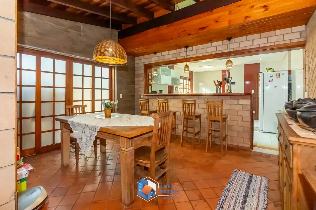 Imagem Sobrado para venda em Jardim Regina com 3 quartos, sendo 1 suíte, 224m²