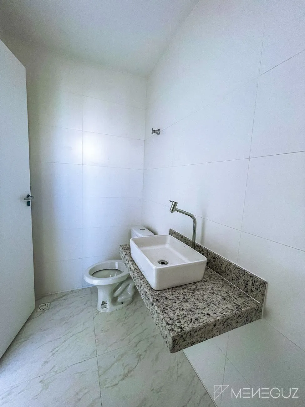 Imagem Apto dois quartos a venda, sendo duas suítes a venda na Praia do Morro, em Guarapari, a duas quadras do mar