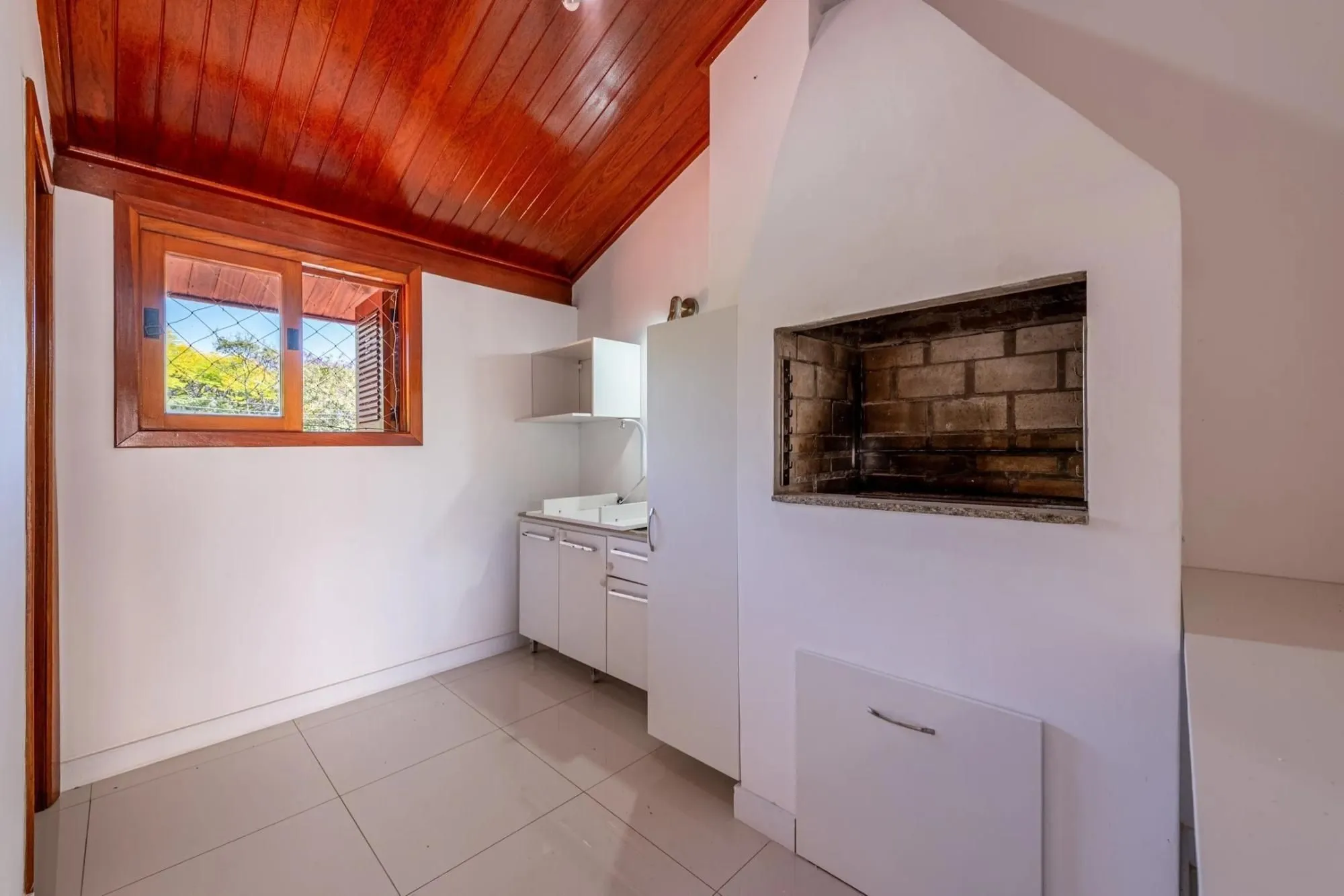 Imagem Casa em condomínio com 3 dormitórios, suíte e 2 vagas.
