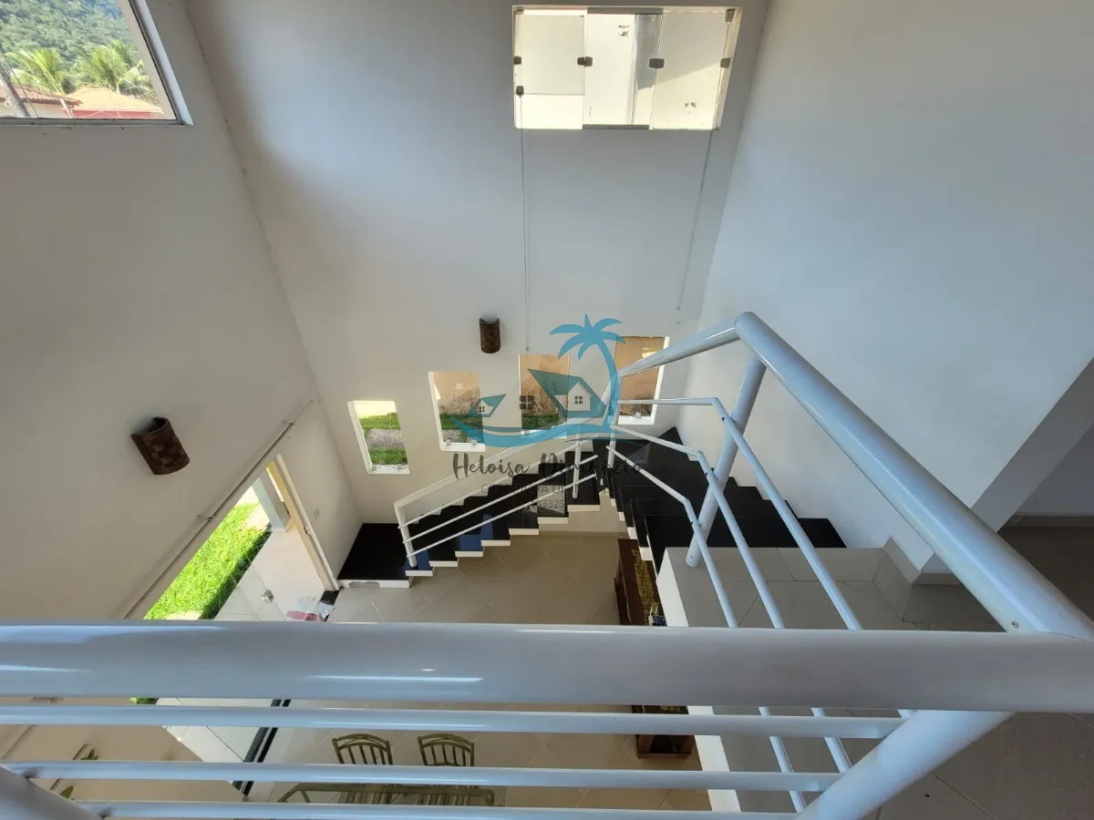 Imagem Belíssima casa com 3 dormitórios a venda em condomínio fechado em Ubatuba.