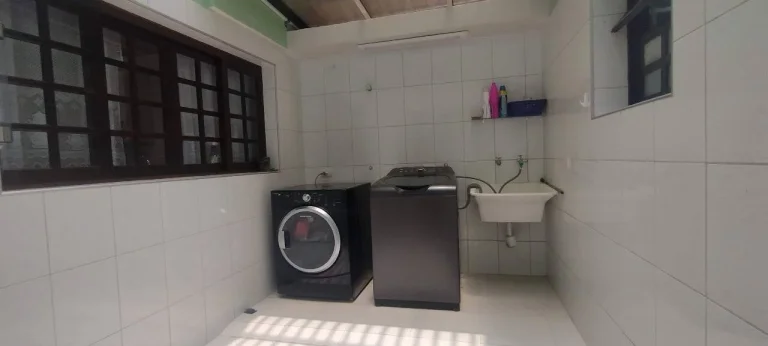 Imagem Sobrado com 224 m² 3 Dormitorios sendo 1 Suite e 2 Vagas de Garagens