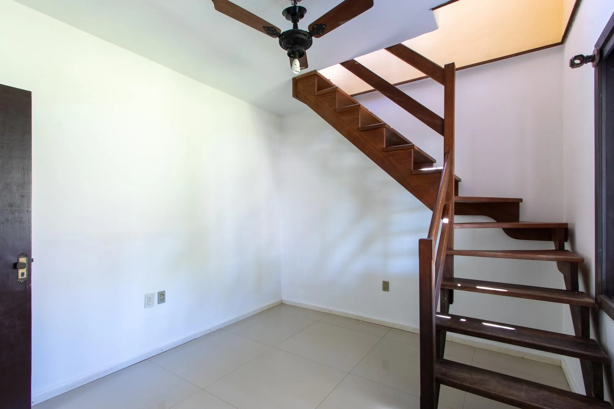 Imagem Casa Residencial à Venda no Bairro Guarujá, Porto Alegre, RS