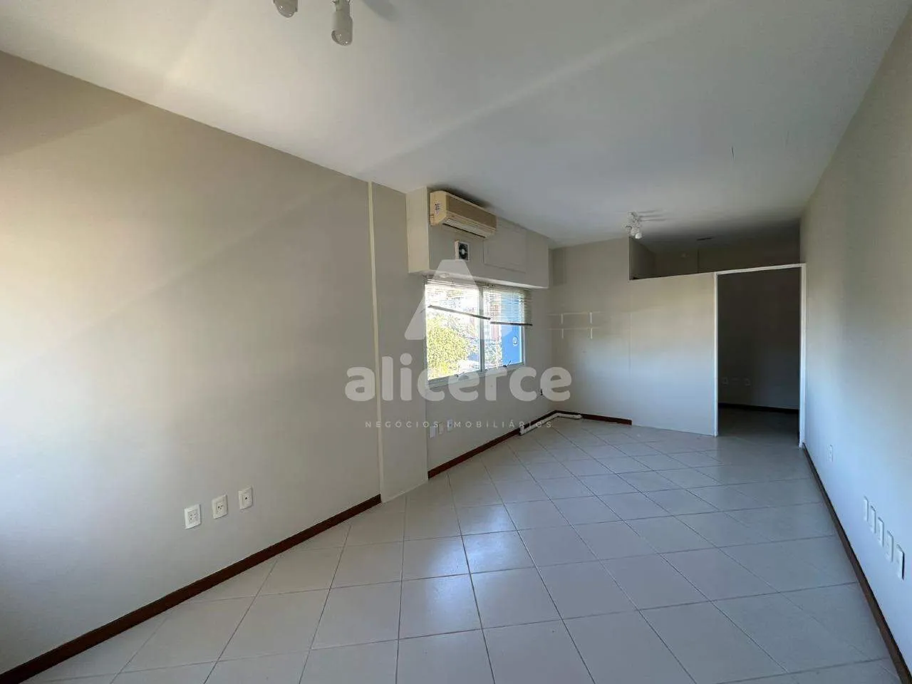 Imagem Excelente sala comercial com 30 m2 no bairro Trindade em Florianópolis