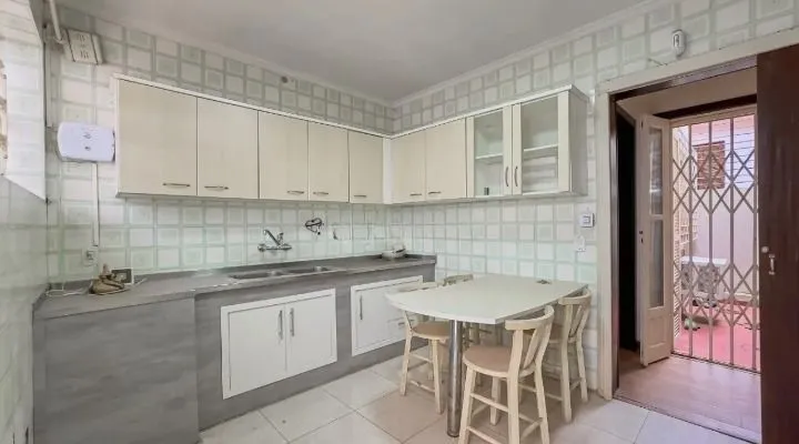 Imagem Casa de 3 dormitórios, 1 suíte e 3 vagas de garagem, bairro Ipanema.