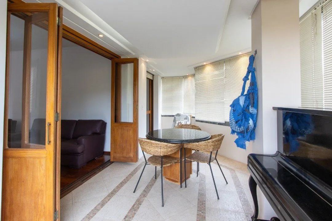 Imagem Apartamento semi mobiliado de 3 quartos com suíte no bairro Tristeza junto ao Colégio Mãe de Deus