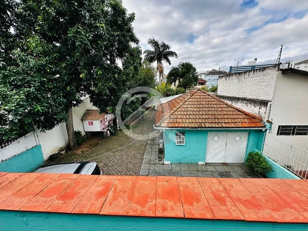 Imagem Casa, 2 pisos, no bairro Floresta, com 4 dormitórios, sala ampla, cozinha, 3 banheiros, lavabo. Vag...