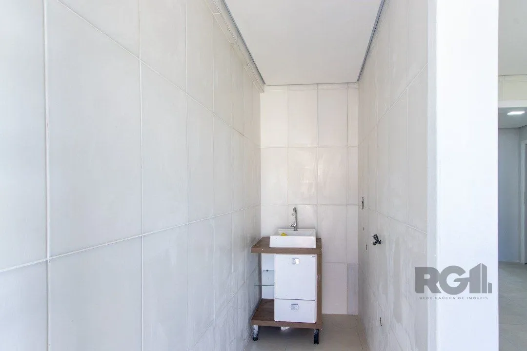 Imagem Casa no Bairro Hípica, 100% reformada, 2 dormitórios, 1 vaga de garagem.