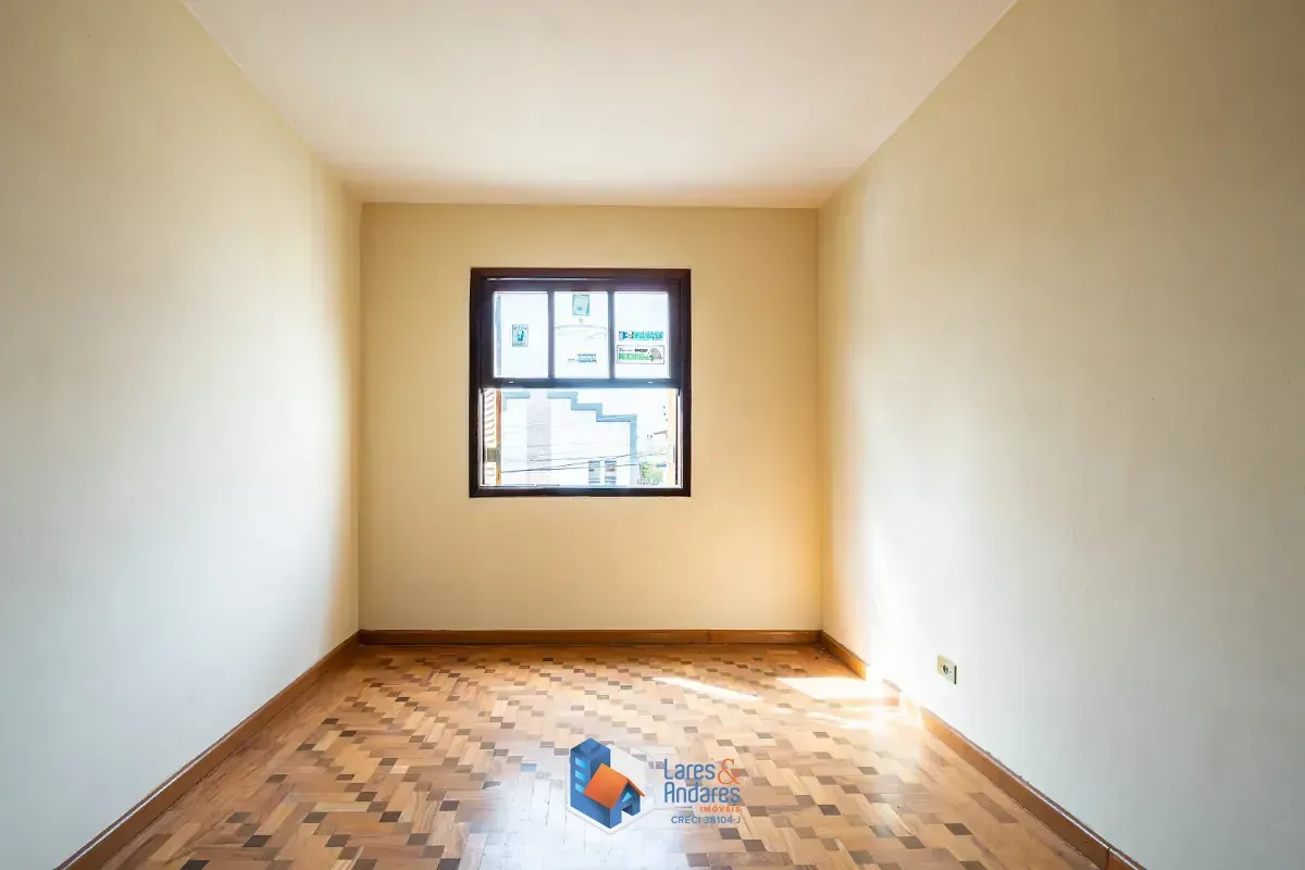 Imagem Sobrado para venda em Vila Santo Antônio com 6 quartos, sendo 1 suíte, 236m²