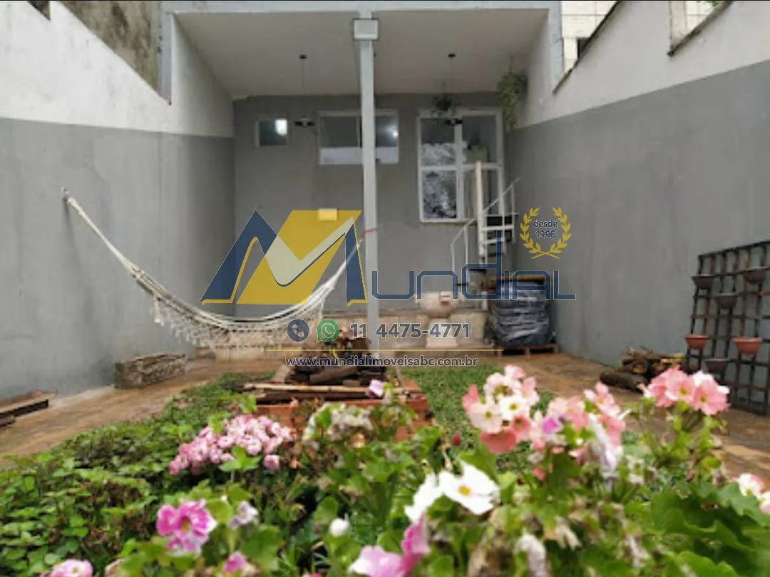 Imagem Sobrado espaçoso, recém-reformado, pronto para morar!