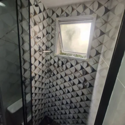 Imagem Apartamento de 55m², localizado no térreo, com 2 dormitórios e 1 vaga de garagem, varandas são e...