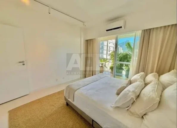 Imagem Apartamento à venda na Vieira Souto, 3quartos, 4vagas, 230m2, Ipanema