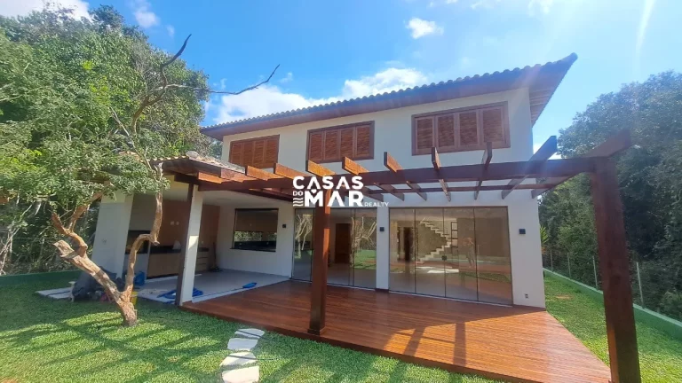 Imagem Casa de Luxo em Condomínio na Praia Rasa: 5 Quartos, 5 Suítes e 260m² em Armação dos Búzios-RJ