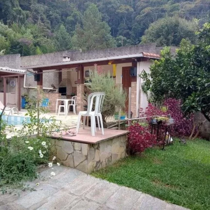 Foto do imóvel Casa para Venda em Teresópolis, Vale do Paraíso, 3 dormitórios, 1 suíte, 3 banheiros, 5 vagas em Travessa General José Ribeiro