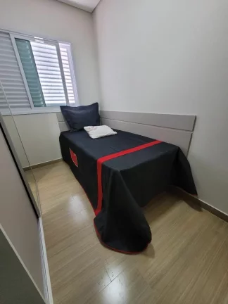Imagem SOBRADO COM TRÊS DORMITÓRIOS, QUATRO VAGAS DE GARAGEM E LAVANDERIA COBERTA.