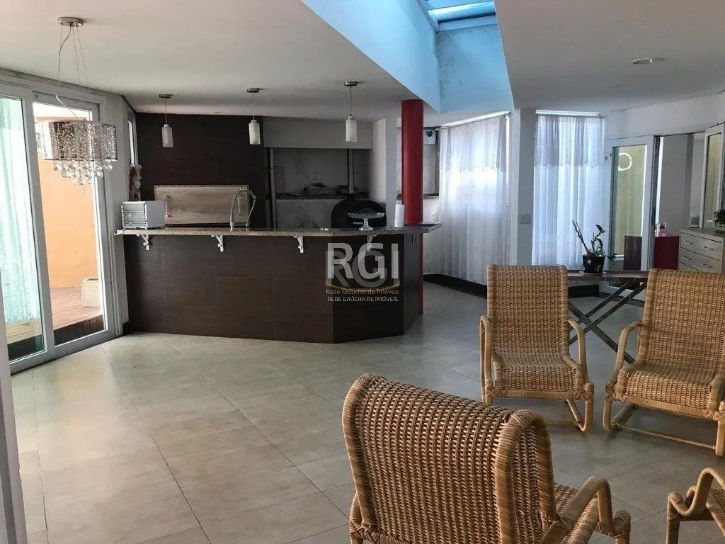 Imagem Casa para Venda - 319.25m², 6 dormitórios, sendo 4 suites, 3 vagas - Jardim Floresta