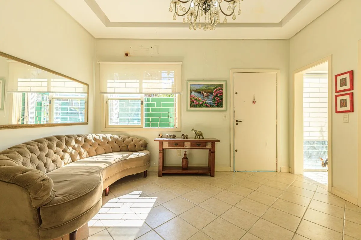 Imagem Casa 4 dormitórios Petrópolis