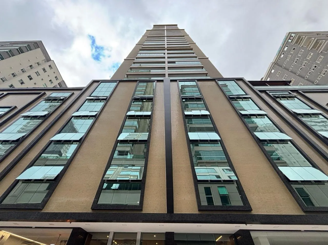 Foto do imóvel Apartamento à venda com 159.48m2 por R$ 2.039.505,00