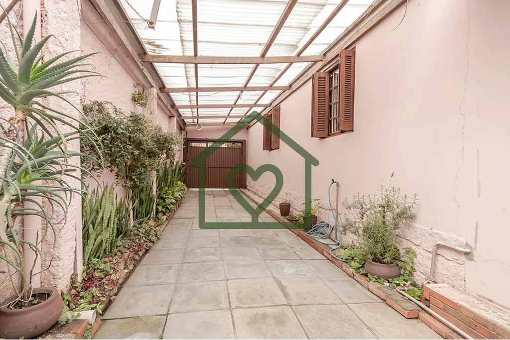 Imagem Casa no bairro Passo D?Areia, Porto Alegre, ideal para quem busca conforto, espaço e estilo. Reform...