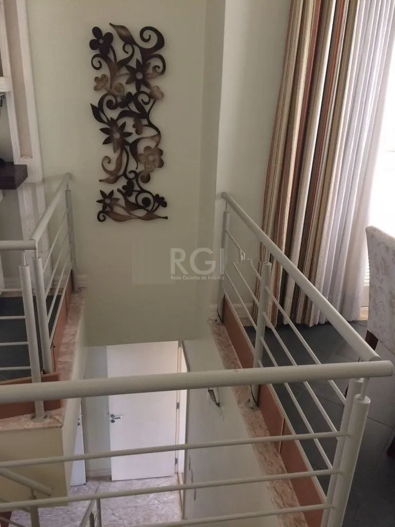 Imagem Cobertura para Venda - 248m², 3 dormitórios, sendo 1 suites, 2 vagas - Mont Serrat