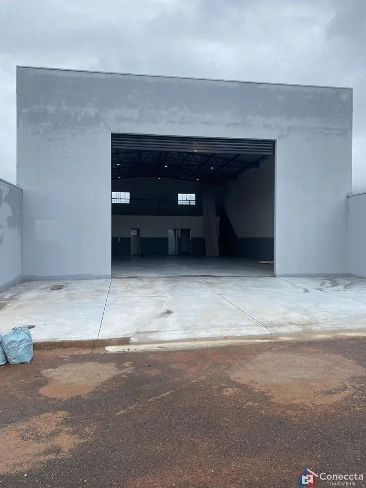 Galpão para alugar, 252 m² por R$ 4.500,00 - Planalto - Patos de Minas/MG