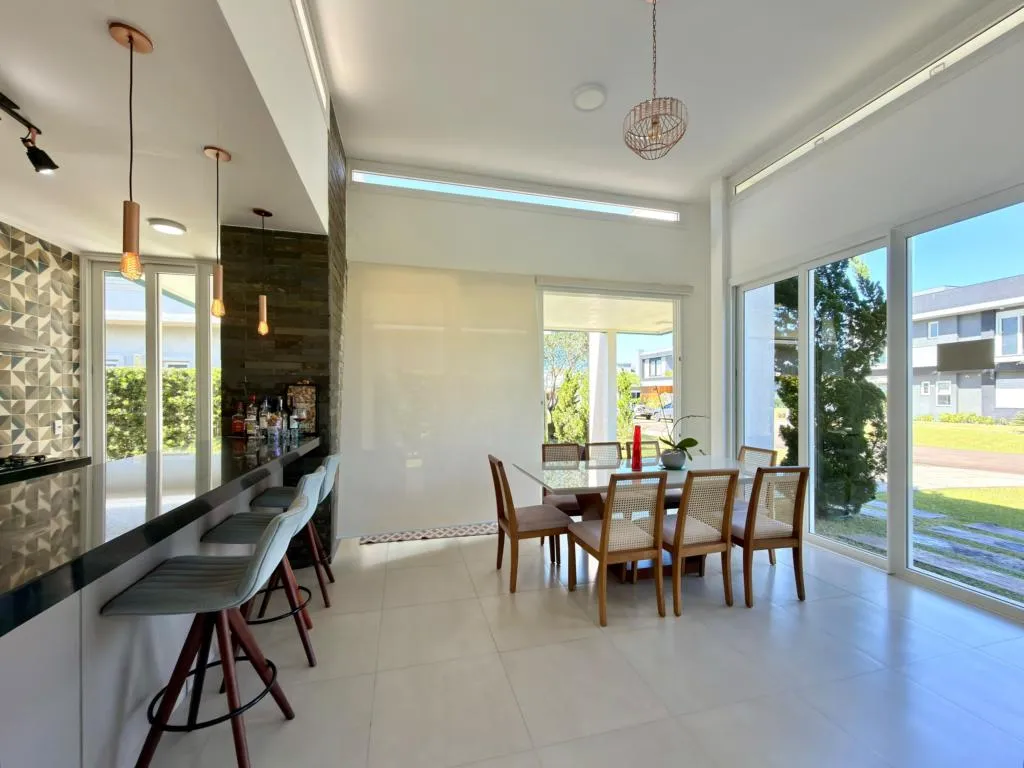 Imagem Casa em Condominio 4 Dormitórios - Bairro --