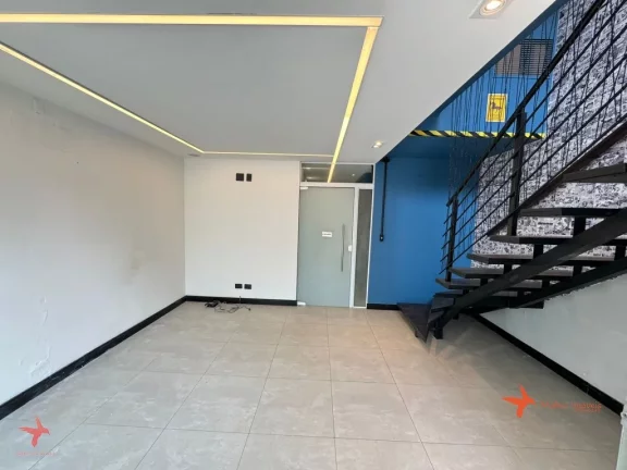 Foto do imóvel Casa Comercial à Venda em Pinheiros, São Paulo-SP: 5 Salas, 3 Banheiros, 1 Vaga de Garagem e 120m² de Área