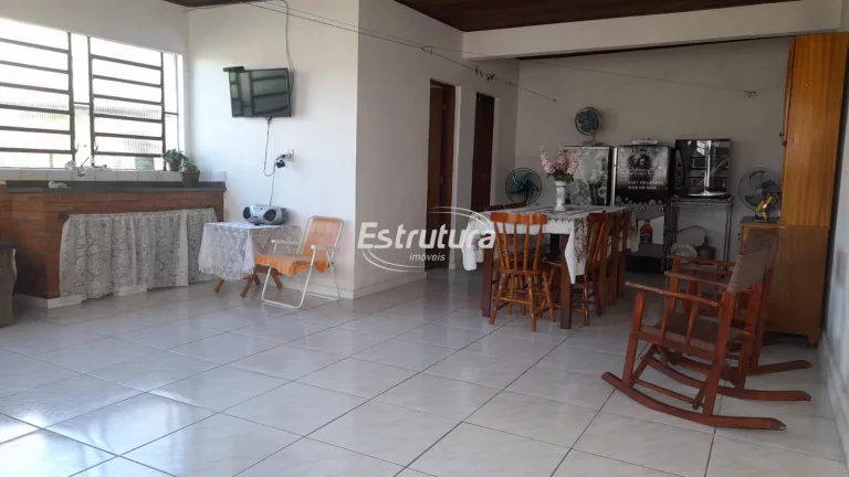 Imagem Casa em terreno amplo, em ótima localização